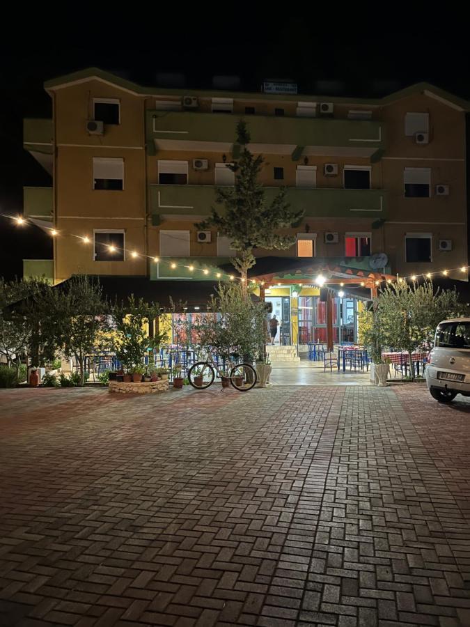 Hotel Bolonja Shëngjin Екстериор снимка