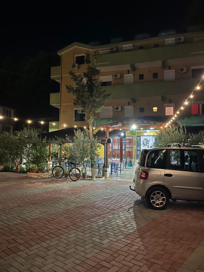 Hotel Bolonja Shëngjin Екстериор снимка